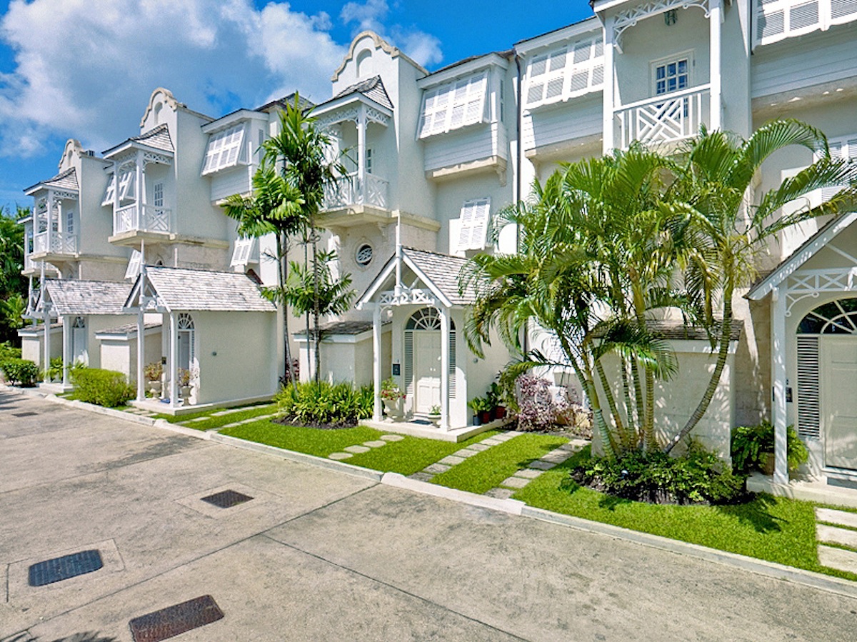 Mahogany Pod — Luxury Villas & Vacation Rentals —