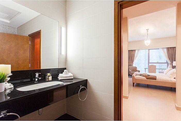 LUXURIOUS 1 BED APARTMENT