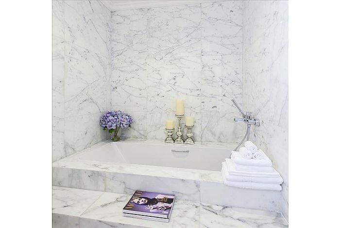 STUNNING 4 BED VILLA