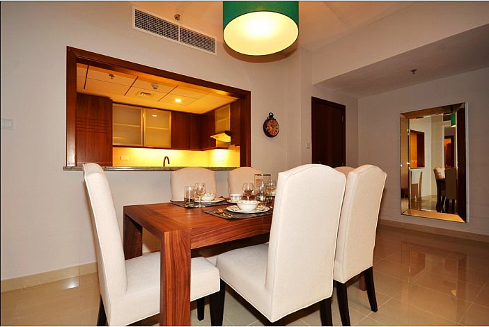 Downtown Boulevard Apartment