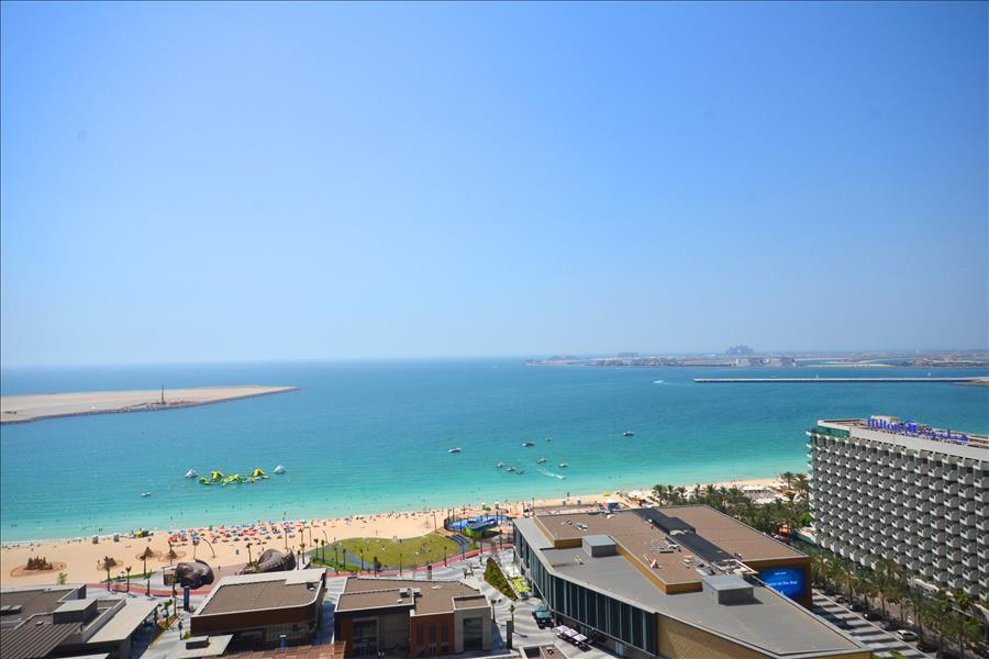 Spacious Sea View Family Living