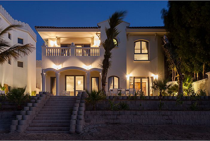 STUNNING 4 BED VILLA