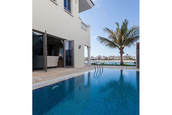 STUNNING 4 BED VILLA