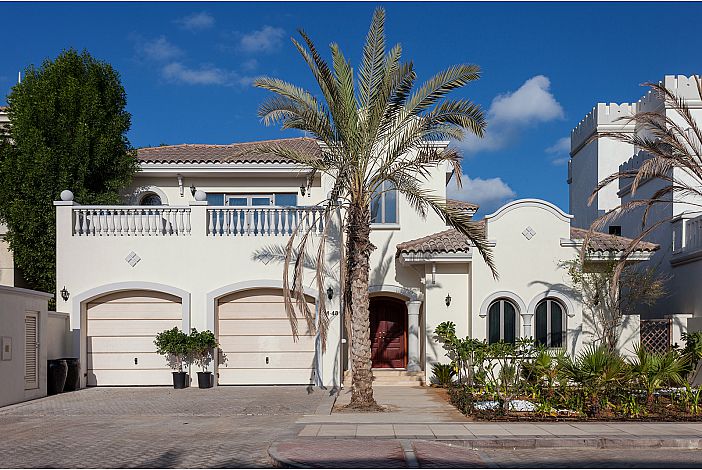 STUNNING 4 BED VILLA