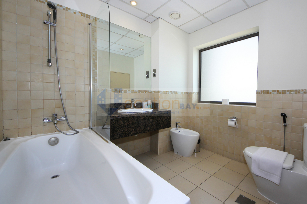 Spacious Sea View Family Living