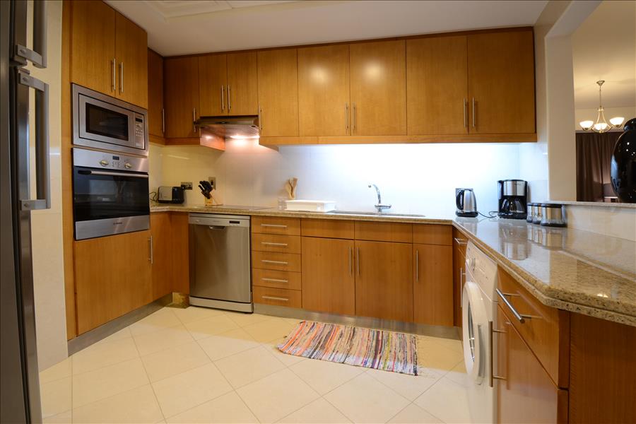 The Trident Grand Residence – Breathtaking Sea and Marina Views