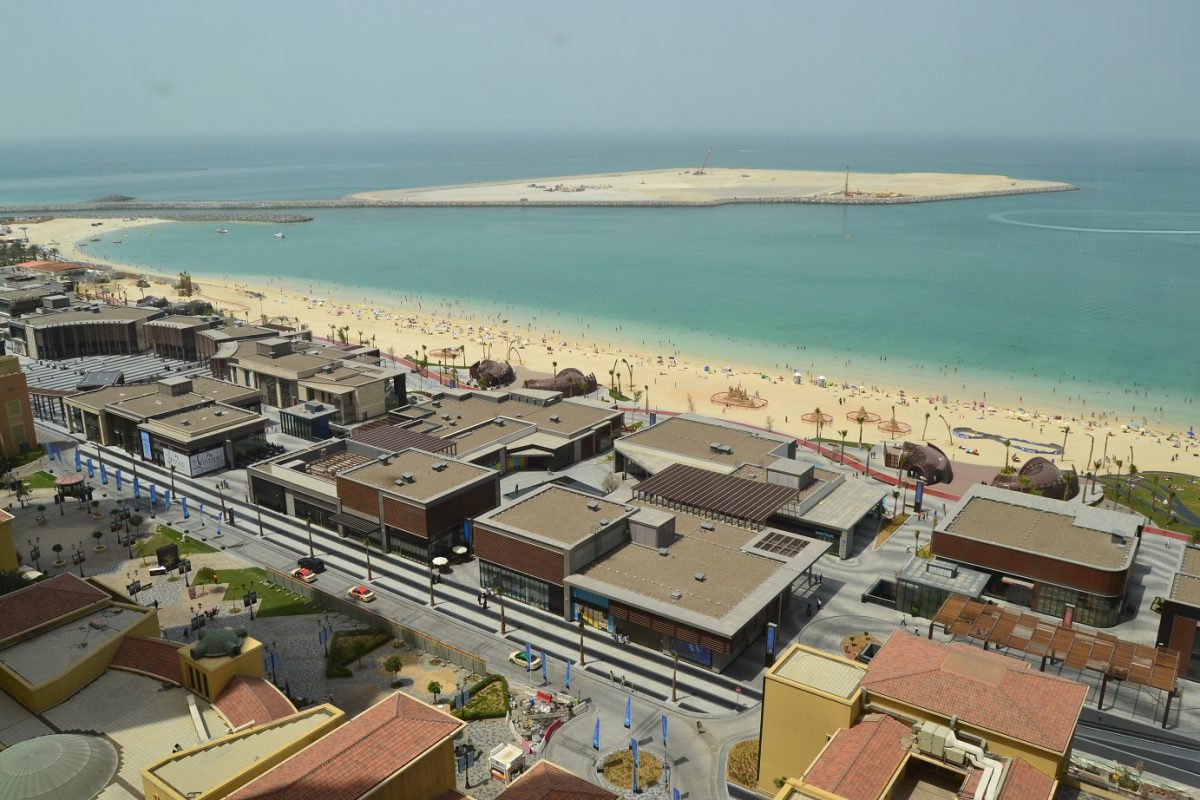 Spacious Sea View Family Living