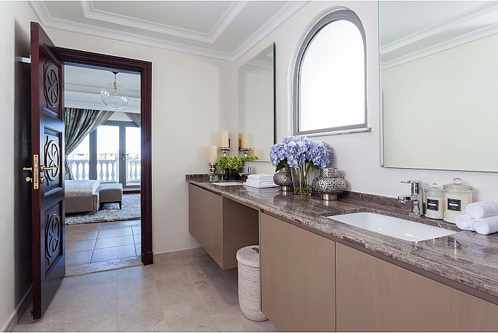 STUNNING 4 BED VILLA