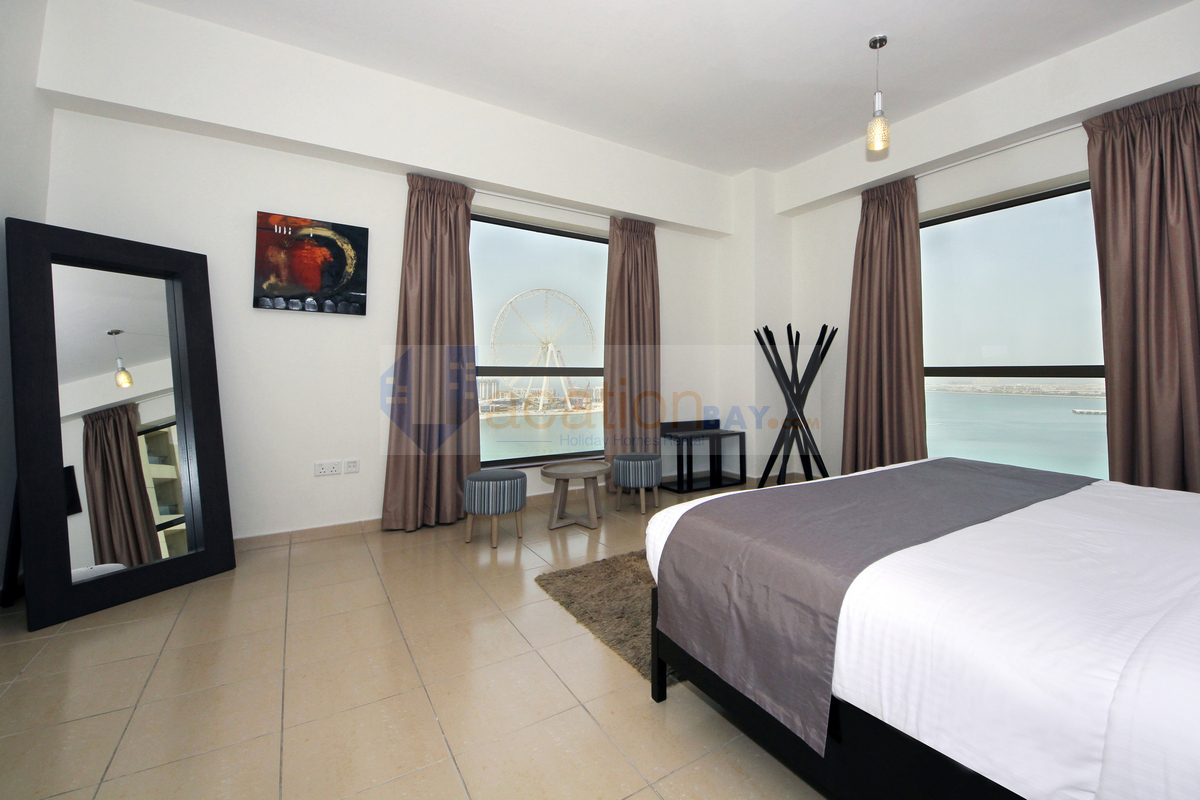 Spacious Sea View Family Living