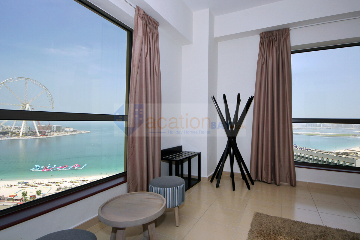 Spacious Sea View Family Living