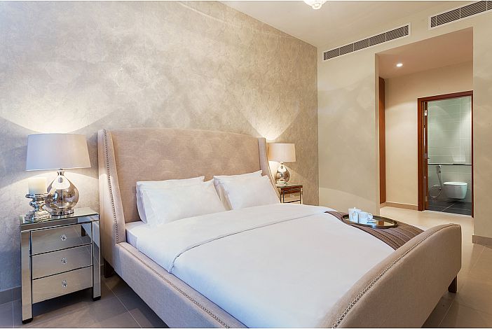 LUXURIOUS 1 BED APARTMENT