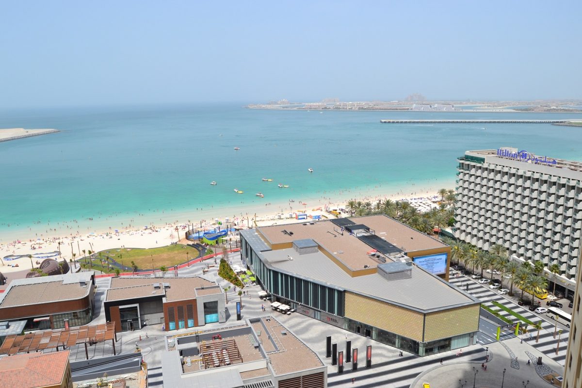 Spacious Sea View Family Living