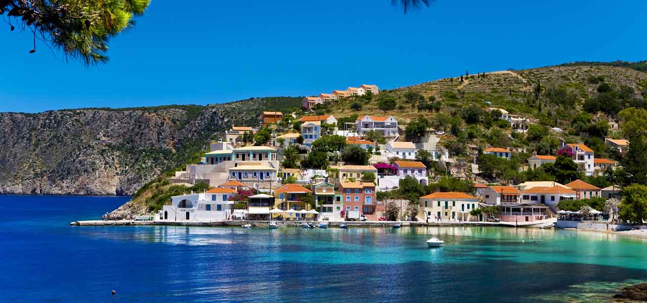 Discover the colourful Easter traditions of the Greek islands