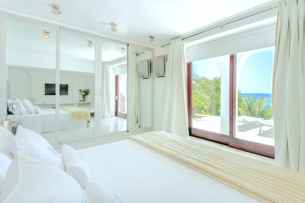 Cala Jondal Exclusive