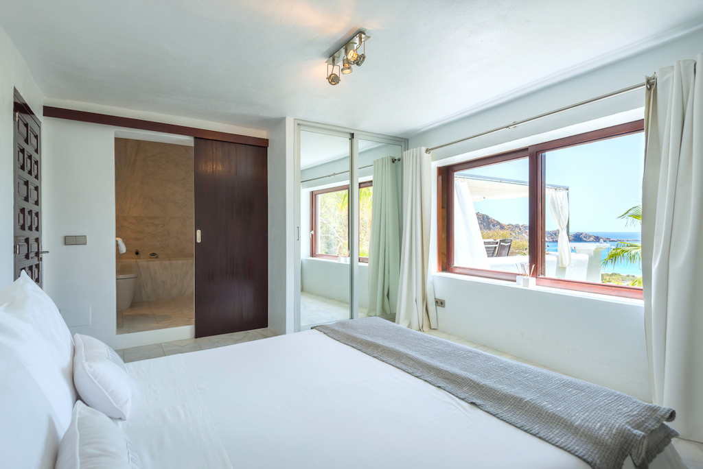 Cala Jondal Exclusive