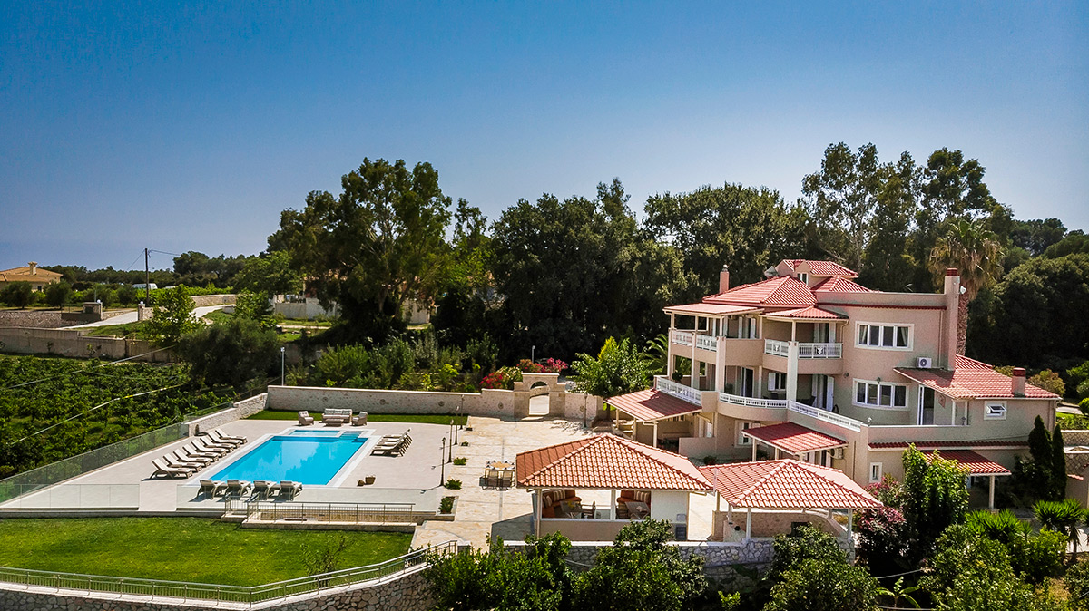 Hidden Gem Estate - The Villa