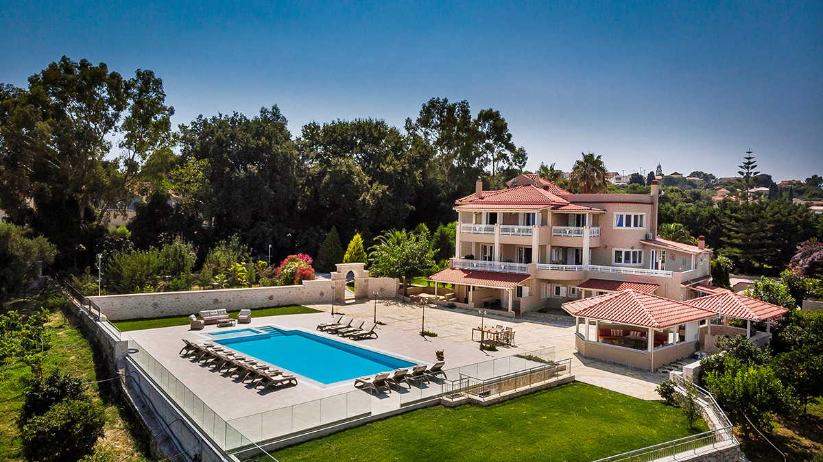 Hidden Gem Estate - The Villa