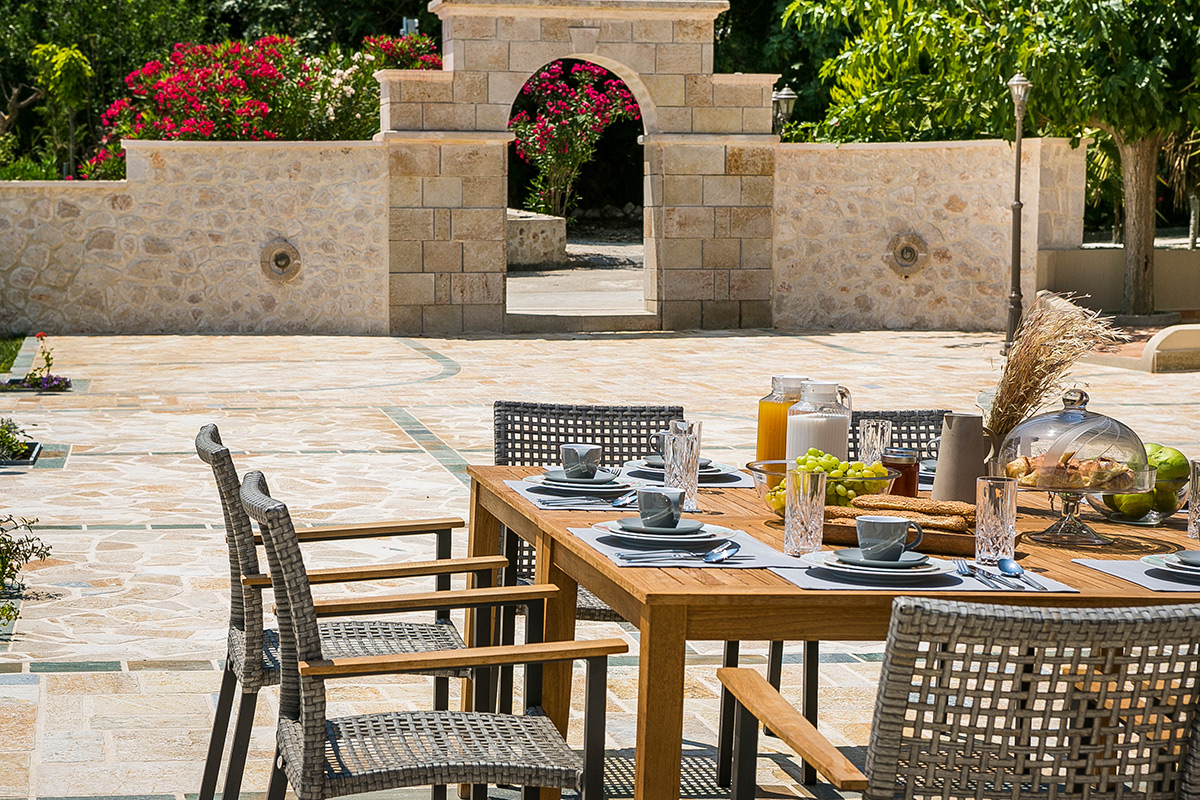 Hidden Gem Estate - The Villa