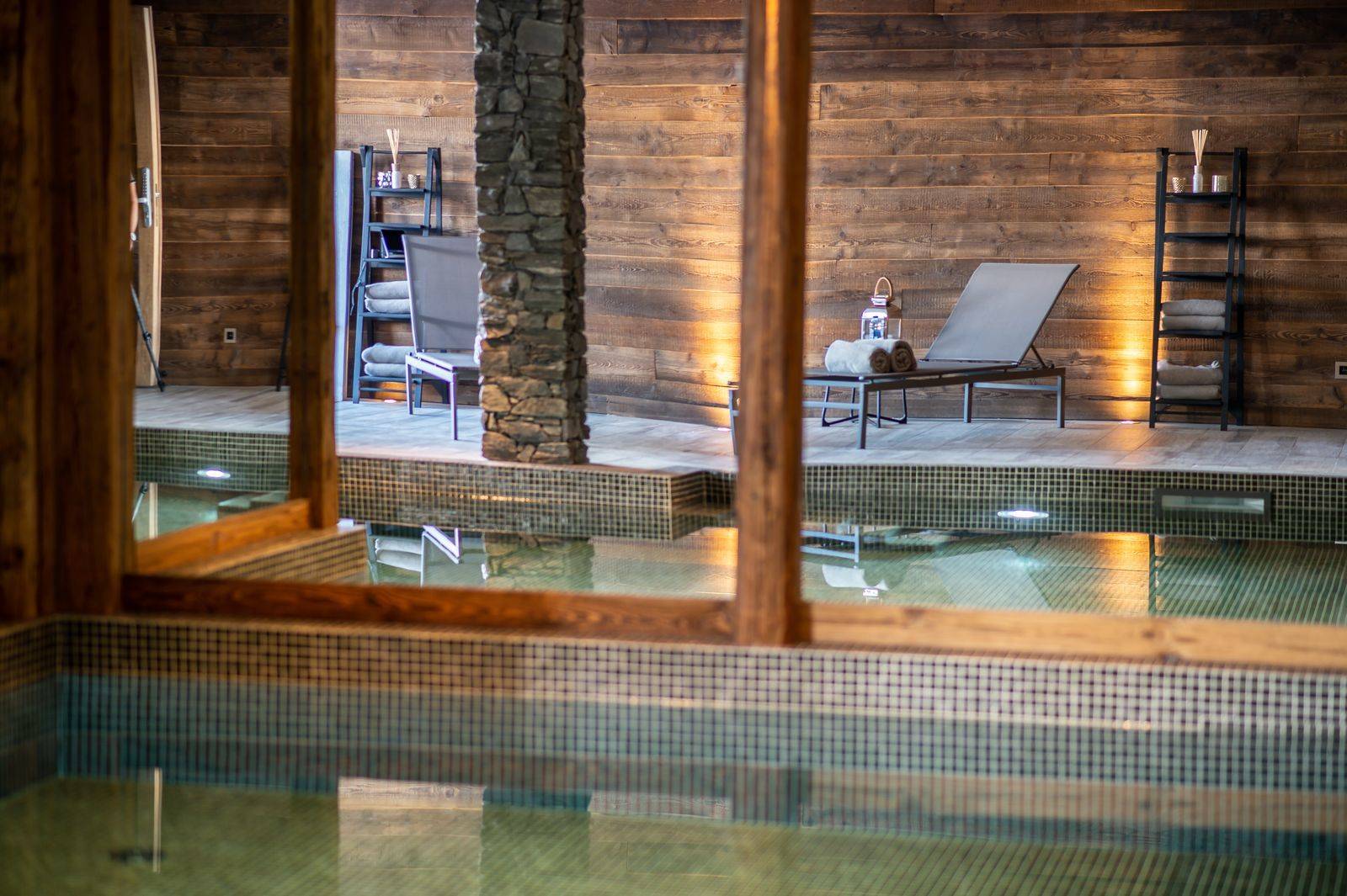 Chalet Pure White Crystal