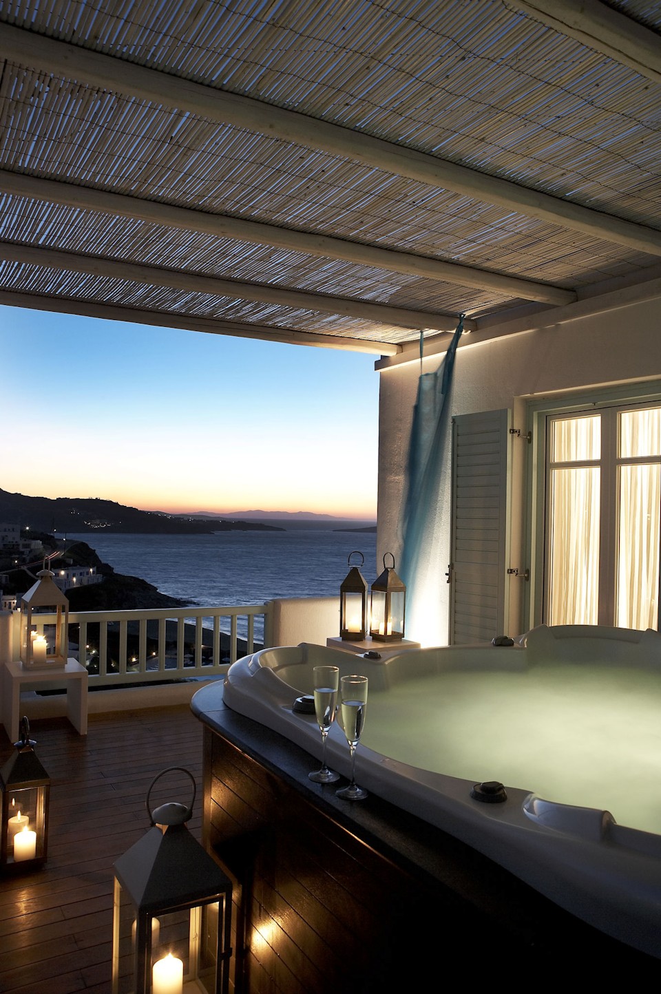 Bill & Coo Suites & Lounge