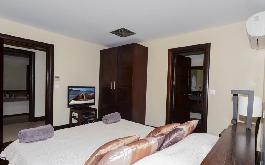 Villa Silver Rainbow